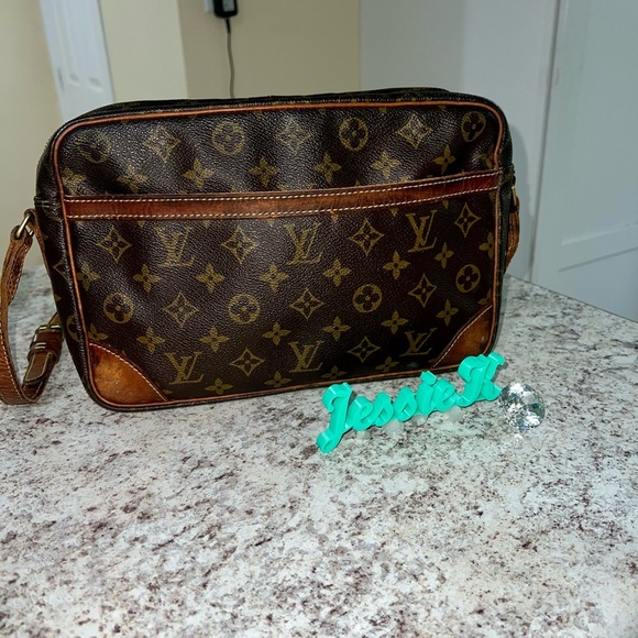 Louis Vuitton Brown Monogram Messenger Bag - Picture 1 of 16